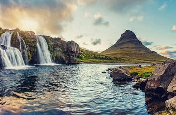 Kirkjufell og Kirkjufellfoss vandfaldet i det vestlige Island