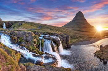 Kirkjufell og Kirkjufellfoss vandfaldet i det vestlige Island