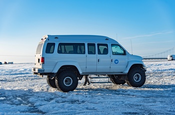 På udflugt med monstertruck/4wd i Island