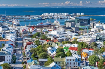 Reykjavik og udsigt til havnen og musikhuset HARPA, Island