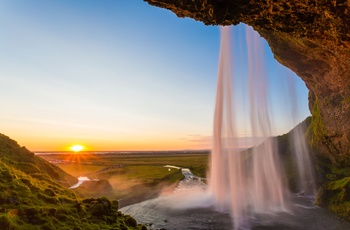 Vandfaldet Seljalandsfoss på Island