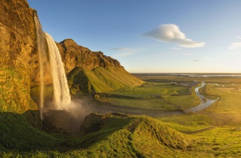 Vandfaldet Seljalandsfoss på Island