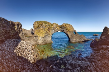 Stenbuen Gatklettur på Snæfellsnes halvøen, Island