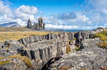 Basaltklippen Lóndrangar på Snæfellsnes halvøens kyst, Island