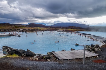 Udsigt over de varme kilder i Myvatn Nature Baths i Island