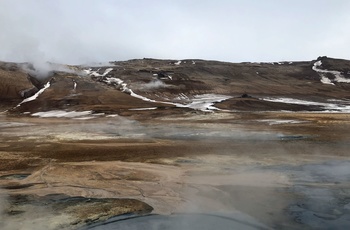 Det geotermiske område Námafjall i Island i vinterperioden
