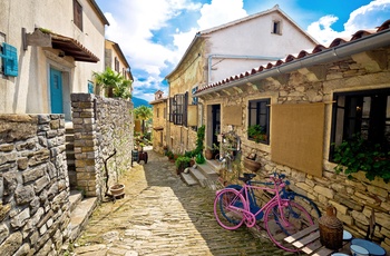 Verdens mindste by Hum i Istrien, Kroatien