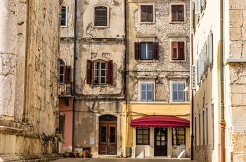 Den gamle bydel i Pula, Istrien i Kroatien