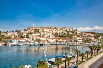Udsigt til Vrsar gamle bydel og havnen, Istrien i Kroatien