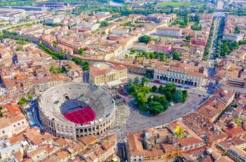 Luftfoto af amfiteateret Arena di Verona i Norditalien