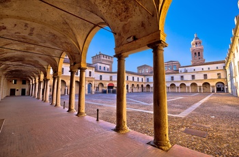 Piazza Castello i Mantova i Lombardiet