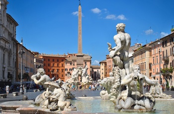 Piazza Navona på en sommerdag i Rom