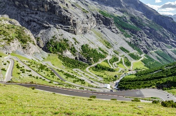 Dramatisk bjergvej gennem Stelvio bjergpasset, Italien