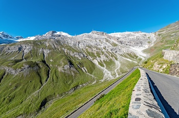 Dramatisk bjergvej gennem Stelvio bjergpasset, Italien