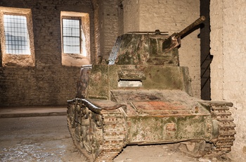 Italiensk kampvogn på Gjirokäster Slot i Albanien