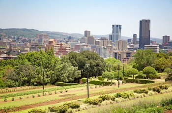 Sandton og park - en af Johannesburg mondæne forstæder, Sydafrika