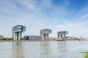 Rheinauhafen med kranhusene i Köln, Tyskland