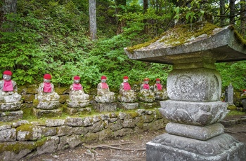 Kanmangafuchi Abyss-kløften med 70 Jizo-statuer - Japan