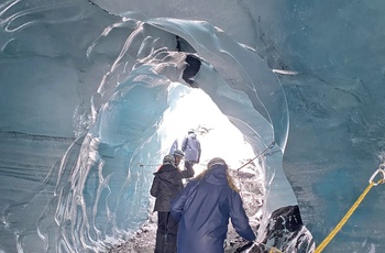 På vej gennem isgrotten, Katla Ice Cave - Island