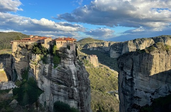 Kloster i Meteora i Grækenland - Foto: Luna Zhang, Unsplash