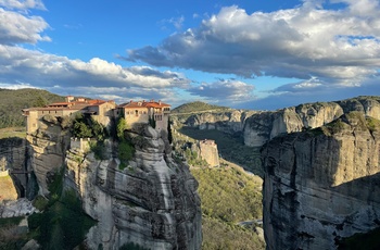 Kloster i Meteora i Grækenland - Foto: Luna Zhang, Unsplash