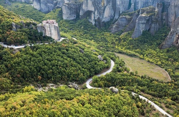 Vej gennem Meteora området med de mange klostre, Grækenland - Foto: Qingqing Cai, Unsplash