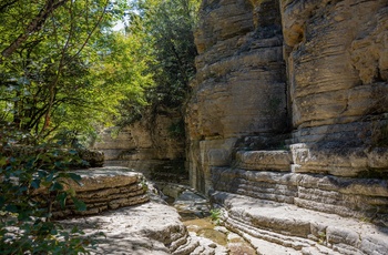 De naturlige pools Kolympythres kendt som Papigo Baths - Grækenland