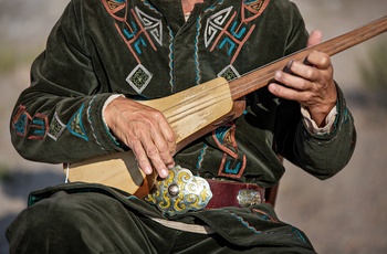 Komus er et traditionelt instrument i Kirgisistan