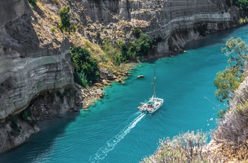 Katamaran gennem Korinthkanalen - Grækenland
