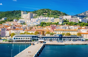 Havnepromenade / mole i Ajaccio i det sydlige Korsika, Frankrig