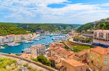 Havnen i kystbyen Bonifacio i det sydlige Korsika, Frankrig