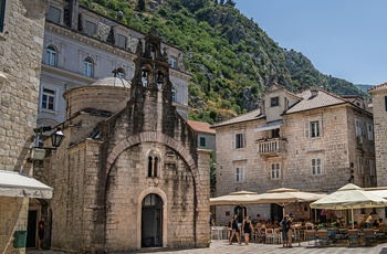 Plads i den gamle bydel i Kotor, Montenegro - Foto: mana5280, Unsplash