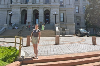 Kristine B foran Colorado State Capitol, Denver - rejsespecialist København