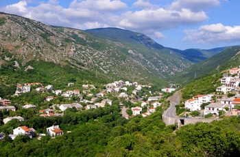 Vej fra Senj mod Senjska Draga dalen, Kvarnerbugten i Kroatien