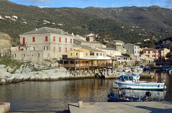 Kystbyen Centuri på Cap Corse-halvøen på Korsika - Foto: Slim Mars, Unsplash