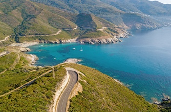Kystvej på halvøen Cap Corse på Korsika - Frankrig
