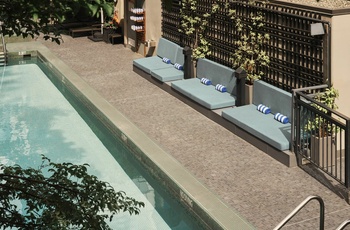 L'Hermitage Hotel i Vancouver - det vestlige Canada - Poolområdet