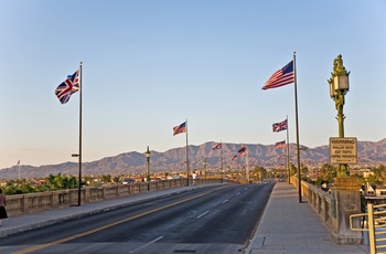 På vej over London Bridge i Lake Havasu City, Arizona