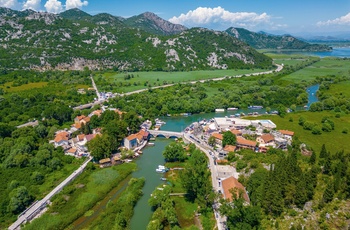 Landsbyen Virpazar ved Skadarsøen i Montenegro