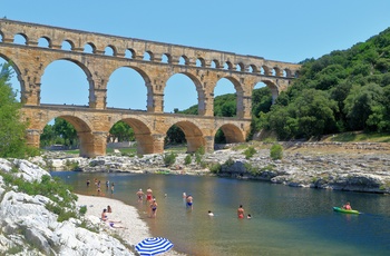 Pont du Gard der krydser Gardon floden ved Nimes