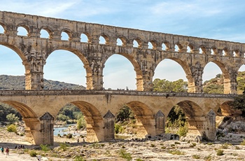 Pont du Gard der krydser Gardon floden ved Nimes