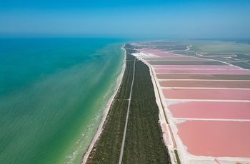 Las Colorados, saltsøer nær Rio Lagartos på Yucatan-halvøen - Mexico
