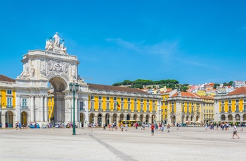 Praca do Comercio og triumfbuen der leder ind til Rua Augusta i Lissabon
