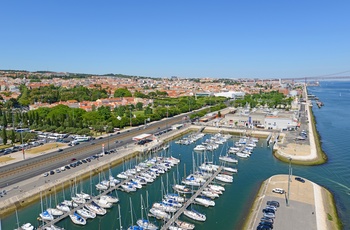 Lystbådehavn i udkanten af Lissabon