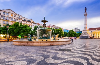 Aftensstemning på Rossio Pladsen i Lissabon