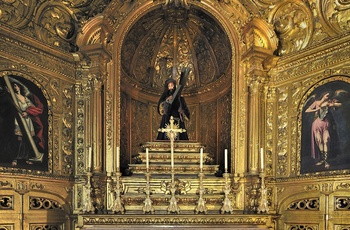 Inden for i den overdådige udsmykkede kirke Sao Roque i Lissabon