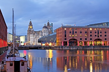 Havnefronten Albert Dock i Liverpool, England