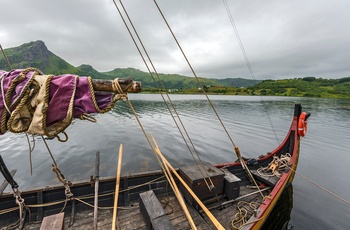 Vikingeskib - en del af Lofotr Viking Museum, Lofoten i Nordnorge