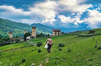 Lokal på vej mod Mestia i Georgien - Foto Etienne Dayer, Unsplash