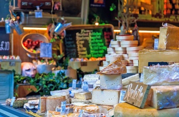 Stand med oste i Borough Market i London, England
